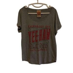 NWT Ole Red Gatlinburg Gray Scoop Neck Tee Size Small